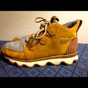Sorel women’s hiking boot/sneaker size 8.5